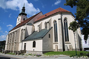 Litschau, Pfarrkirche hl. Michael, in der Mitte des Stadtplatzes
